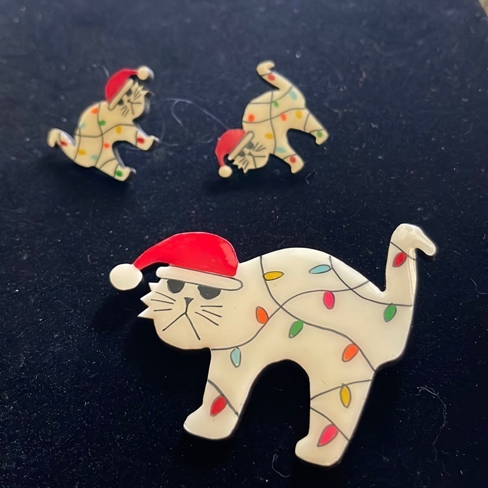 CHRISTMAS Hand Painted Grumpy Faces Pair Earrings & Brooch Set. P/A